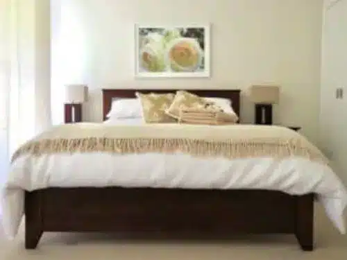 Accommodation: Honey Room